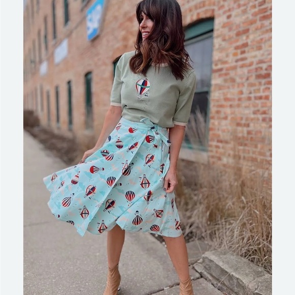 Royal Monk Feels Like Soaring Wrap Skirt in Blue Hot Air Ballon Size Small - Picture 1 of 10